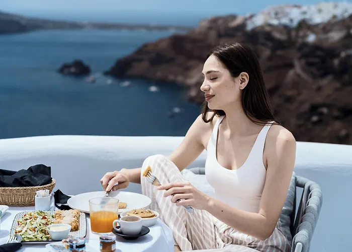 Ikies Santorini Hotel 4*