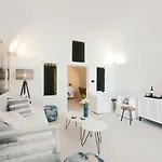 Ikies Santorini Szálloda 4*