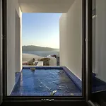 Ikies Santorini Ía