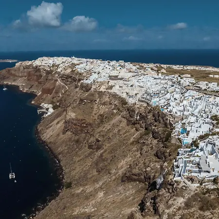 فندق Ikies Santorini 4*