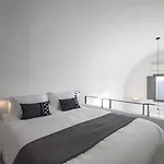 Ikies Santorini 4*