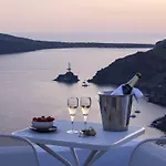 فندق Ikies Santorini 4*