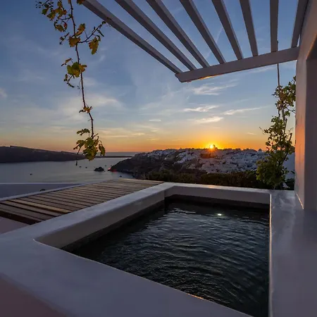 Ikies Santorini 4*