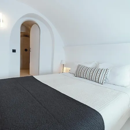Ikies Santorini 4* Oia (Santorini)