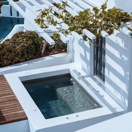 Hotel Ikies Santorini 4*