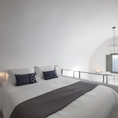 Ikies Santorini 4*