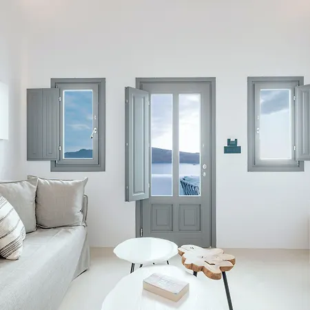 Ikies Santorini فندق أويا