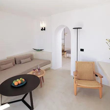 Ikies Santorini فندق أويا
