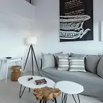 Ξενοδοχείο Ikies Santorini 4*