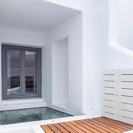 Ikies Santorini Hotel 4*
