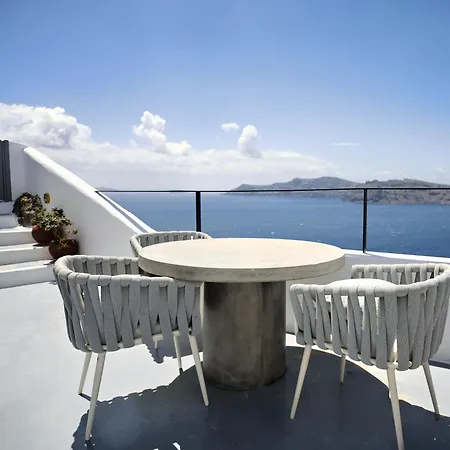 Ikies Santorini Hotel 4*