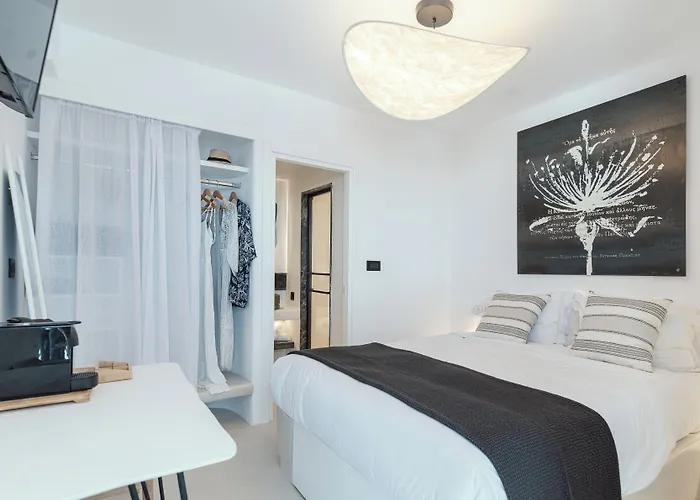 Ikies Santorini Hotel Oia